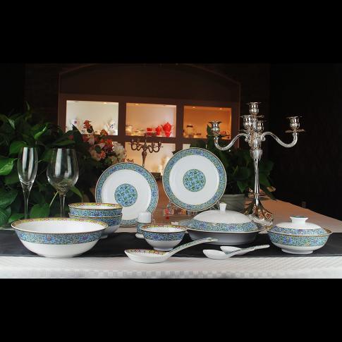 30头釉上天池中餐具